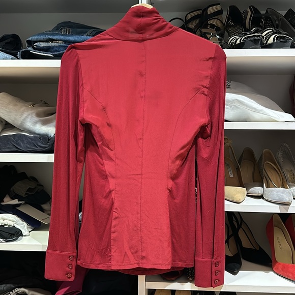 NWOT GUESS by Marciano - Burgundy red Plunge Neck silk Blouse - XS 0 2 - Picture 3 of 5